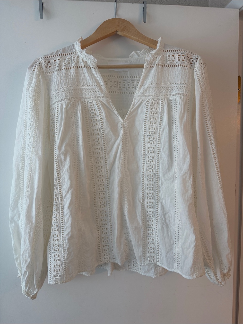 Velvet by Graham & Spencer White Eyelet Lace Peasant Blouse